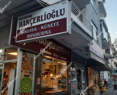 HANCERLIOGLU MERKEZ BAKLAVA SALONU dis resim 495x400 1